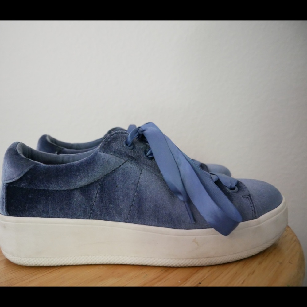 Blue velvet Steve Madden platform sneakers